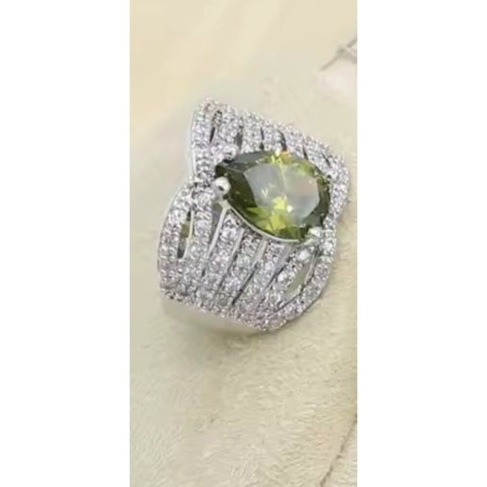NWT Silver Cubic Zirconia and Peridot Ring Size 9